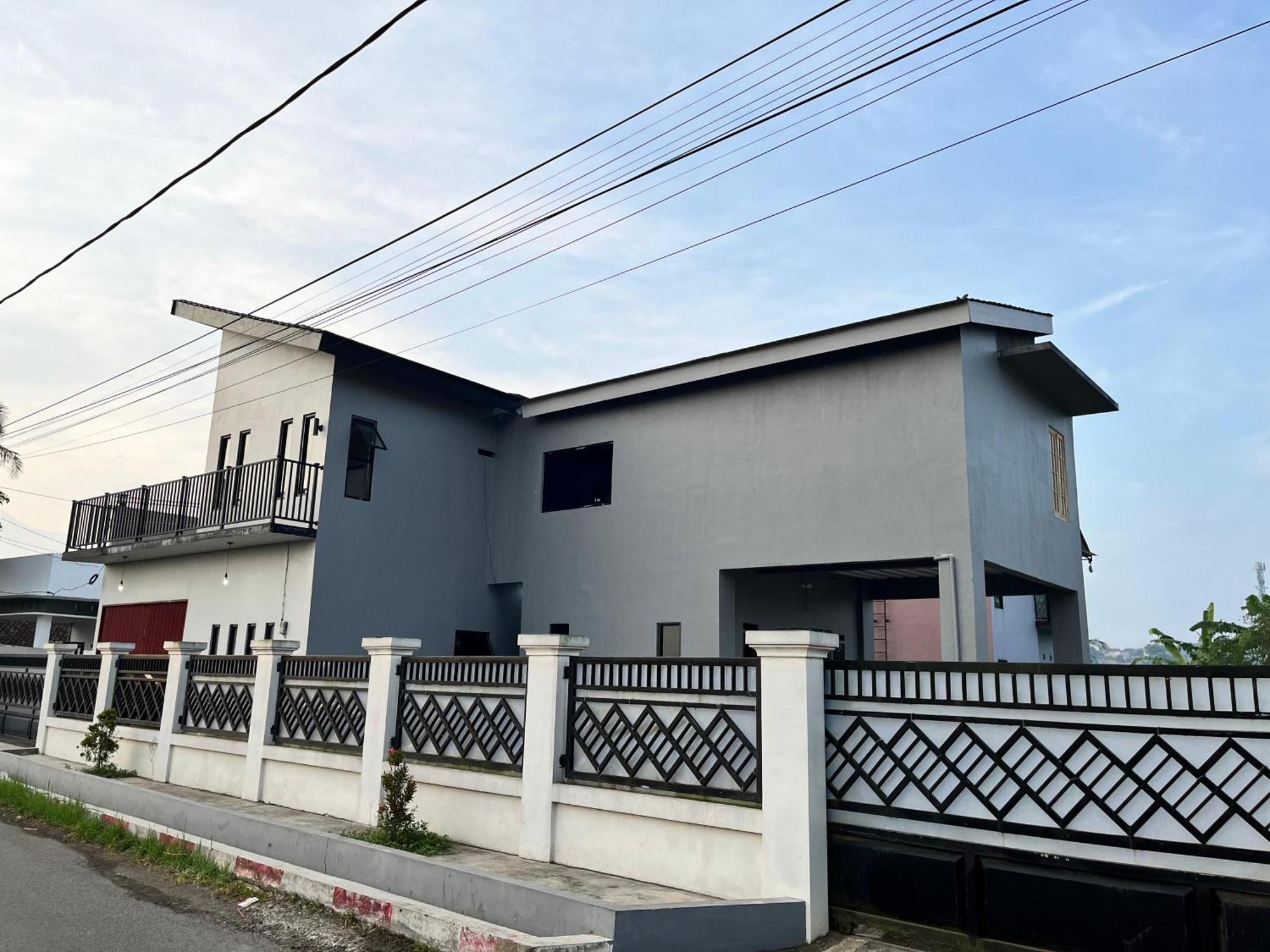 Villa Cassandra Cigombong ภายนอก รูปภาพ